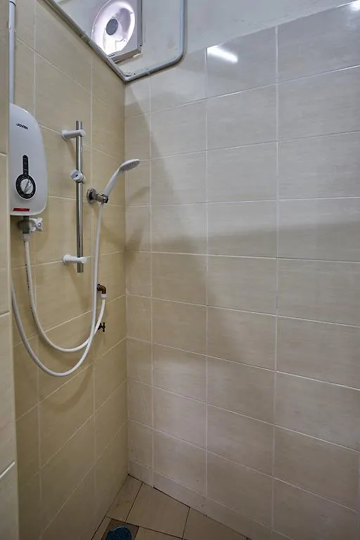 Weluv Travel Guesthouse George Town 2*,  Malesia